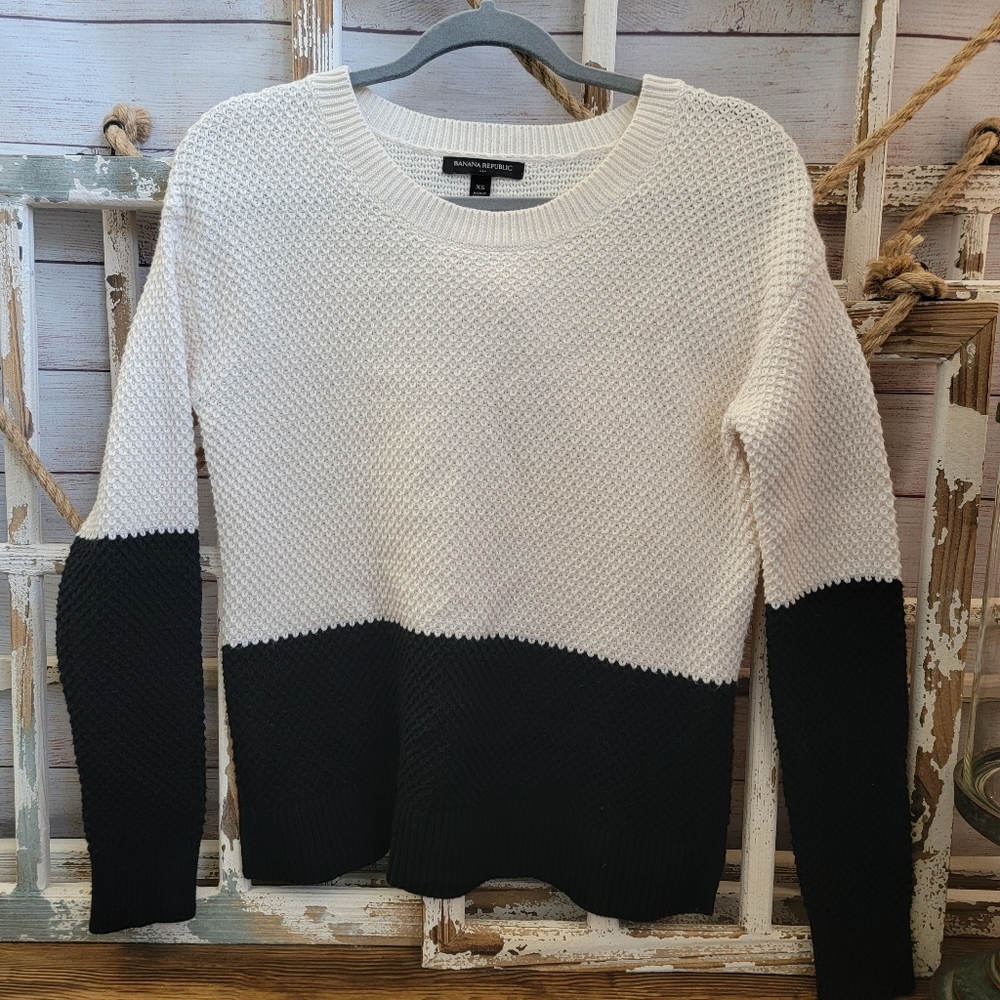 Banana Republic Black and Cream Cableknit Sweater-size XS